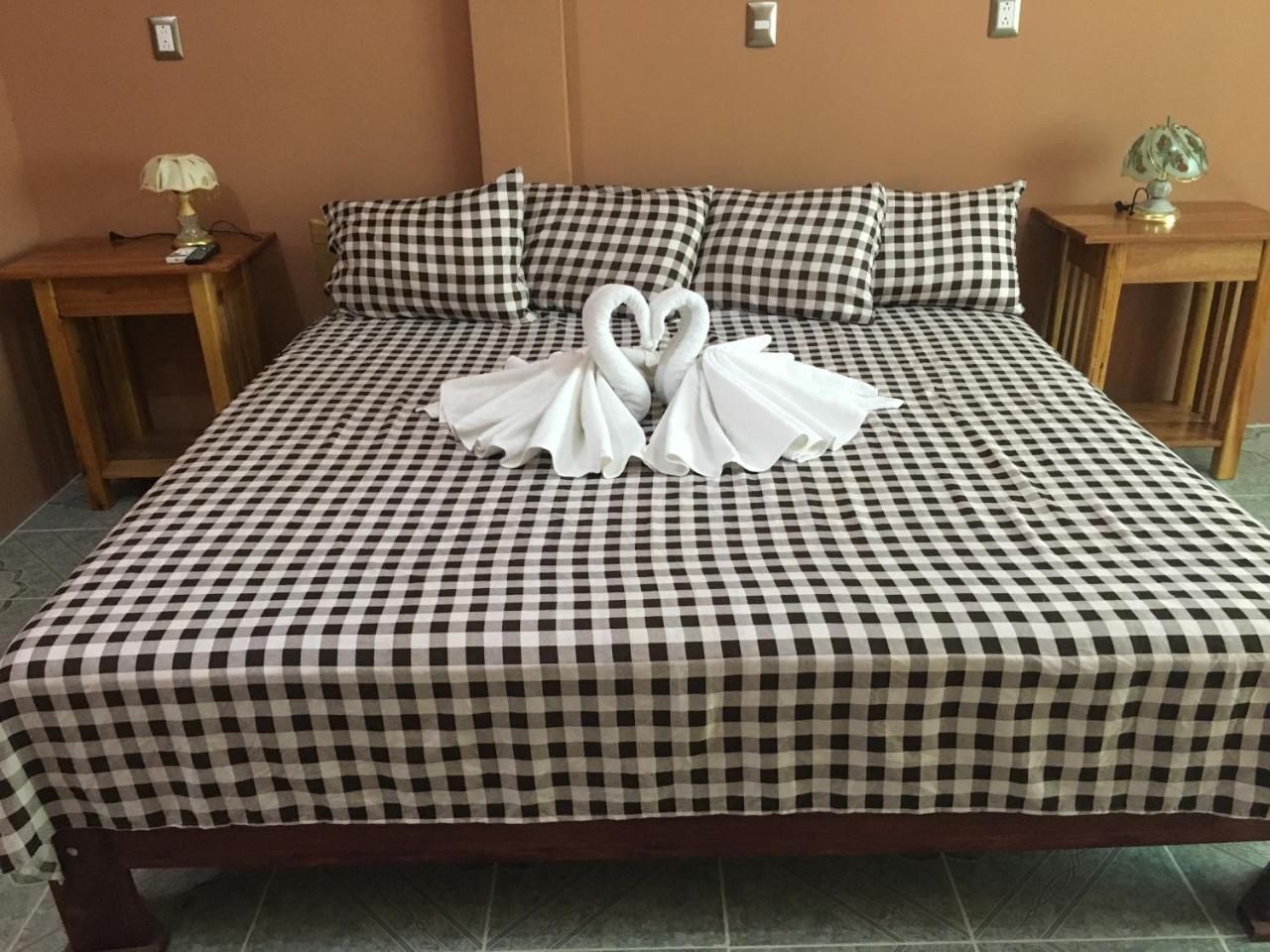Sarteneja Inn Экстерьер фото