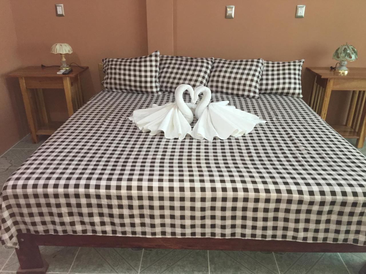 Sarteneja Inn Экстерьер фото